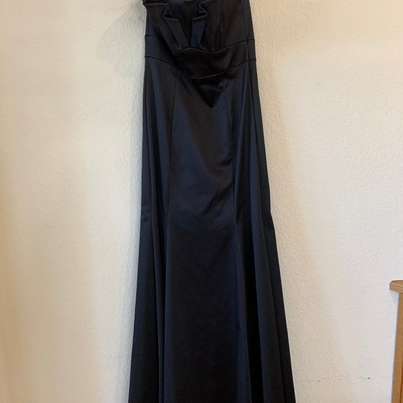 Floor-length strapless black satin gown - size 4 (8UK) - Picture 2 of 5